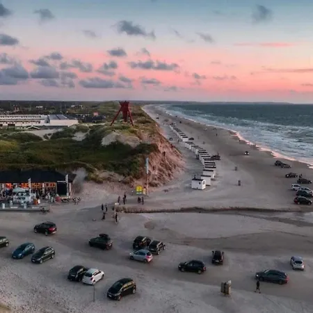 Seaside Charm Near Town-by Traum *